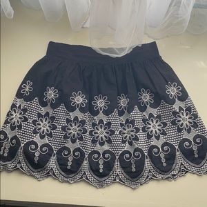Forever 21 white stitch floral black skirt